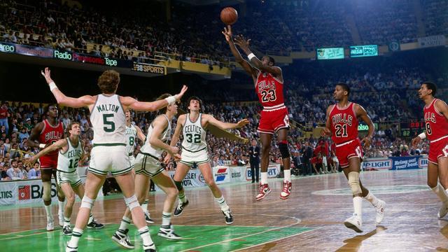 排球直播-乔丹创造的季后赛63分历史纪录,为何连常规赛得分前30都挤不进?