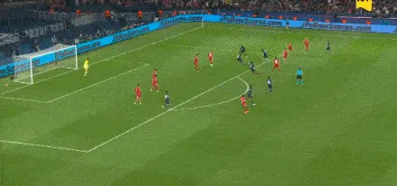 欧洲杯直播-K77禁区边凌空劲射,马马尔达什维利将球扑出