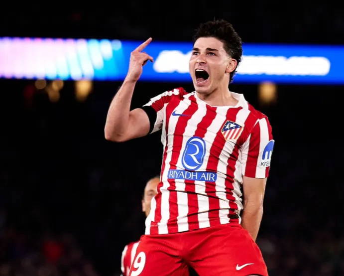 NBA录像-上个欧冠对巴萨任意球破门的球员,是2017年的迪马利亚